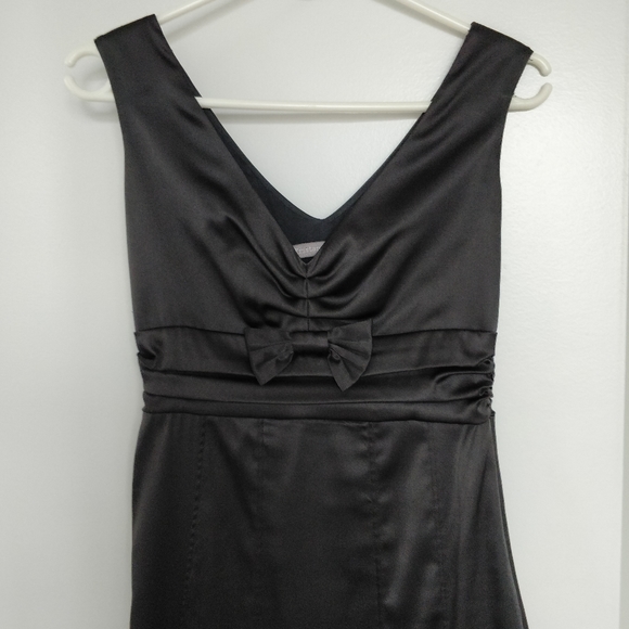 Elegant Tristan and Iseut black satin dress - Picture 4 of 5